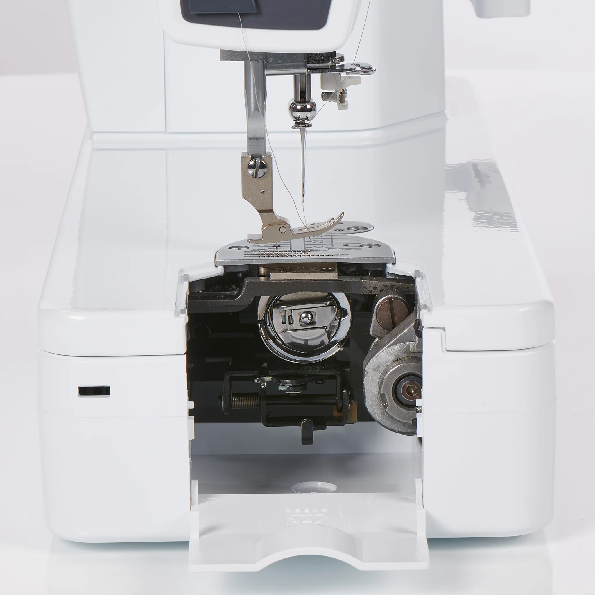 bernette 08 Straight Stitch Sewing & Quilting Machine - Image 15