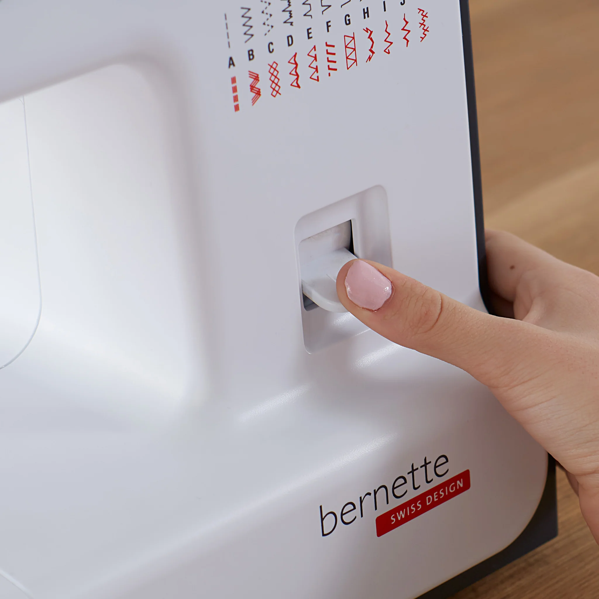 bernette 35 Mechanical Sewing Machine - Image 10