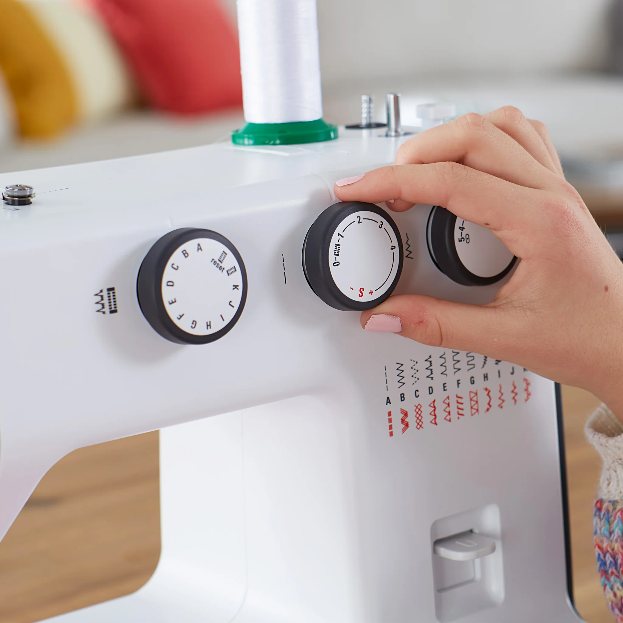 bernette 35 Mechanical Sewing Machine - Image 6