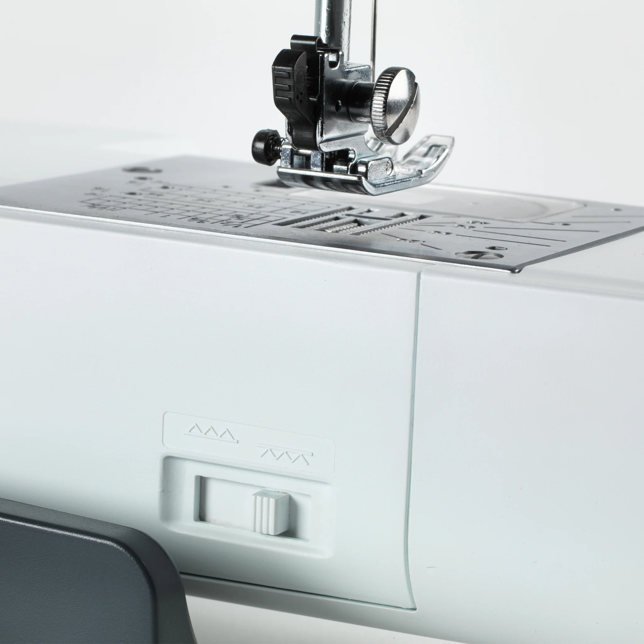 bernette 38 Computerized Sewing Machine - Image 12