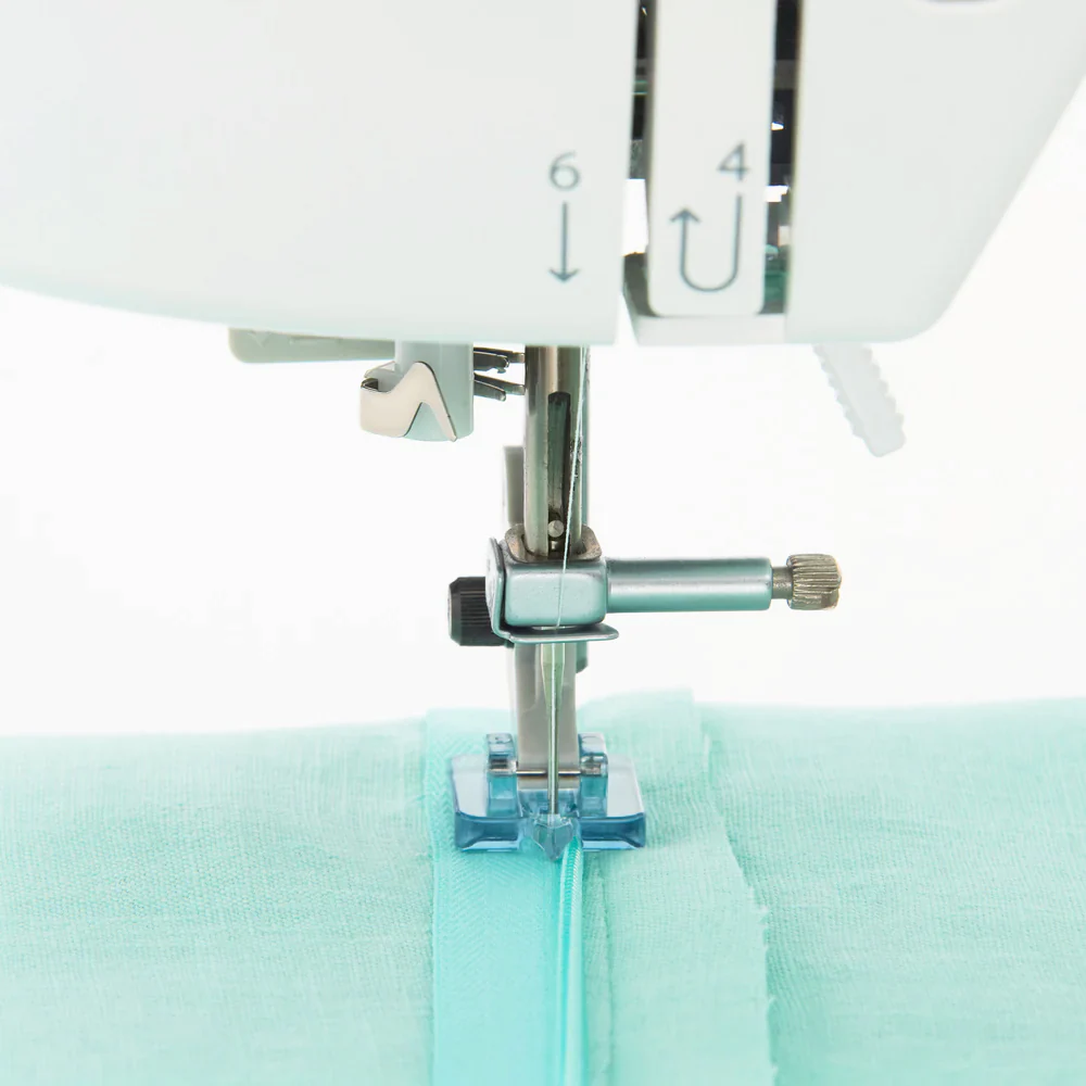 Clear Invisible Zipper Foot, Singer #250713096 - Image 2