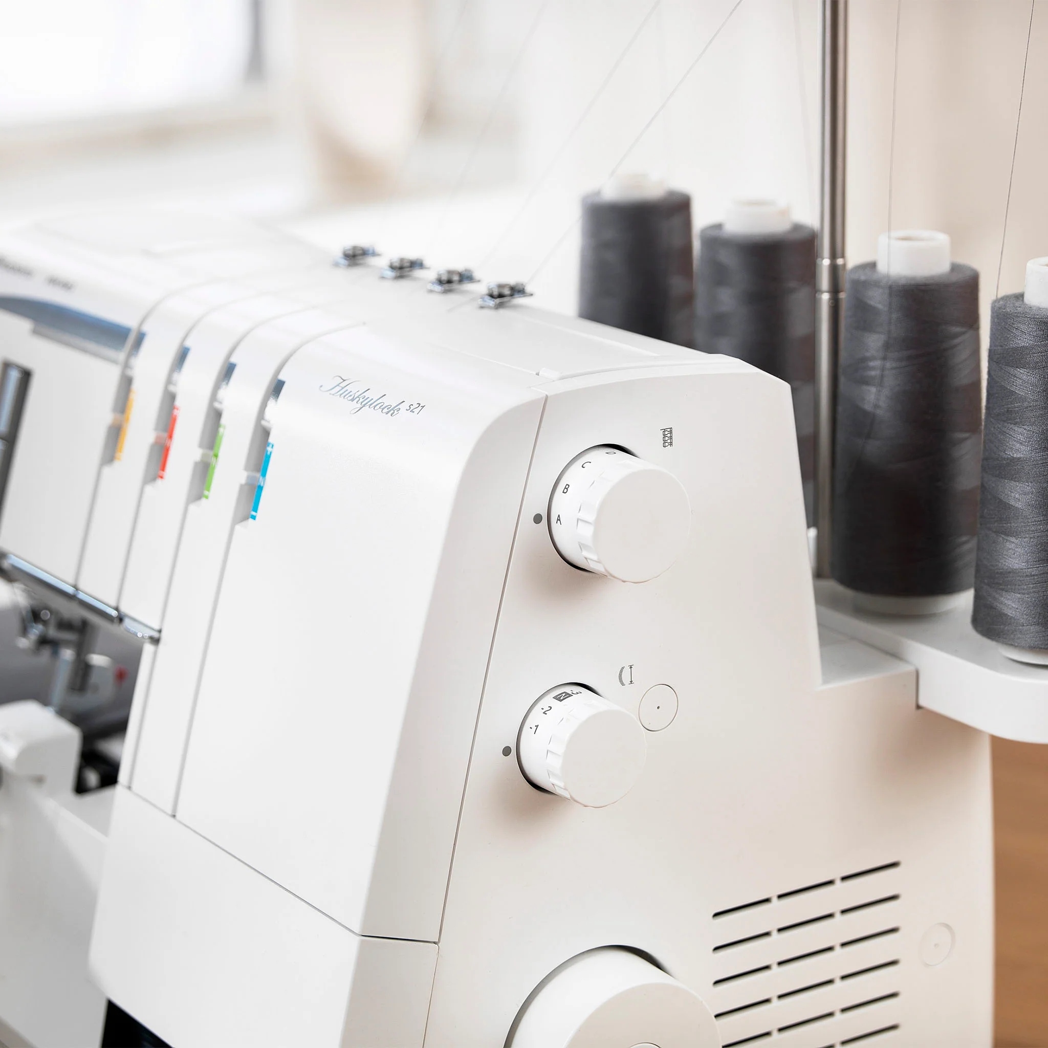 Factory Serviced Husqvarna Viking Huskylock S21 Serger - Image 10