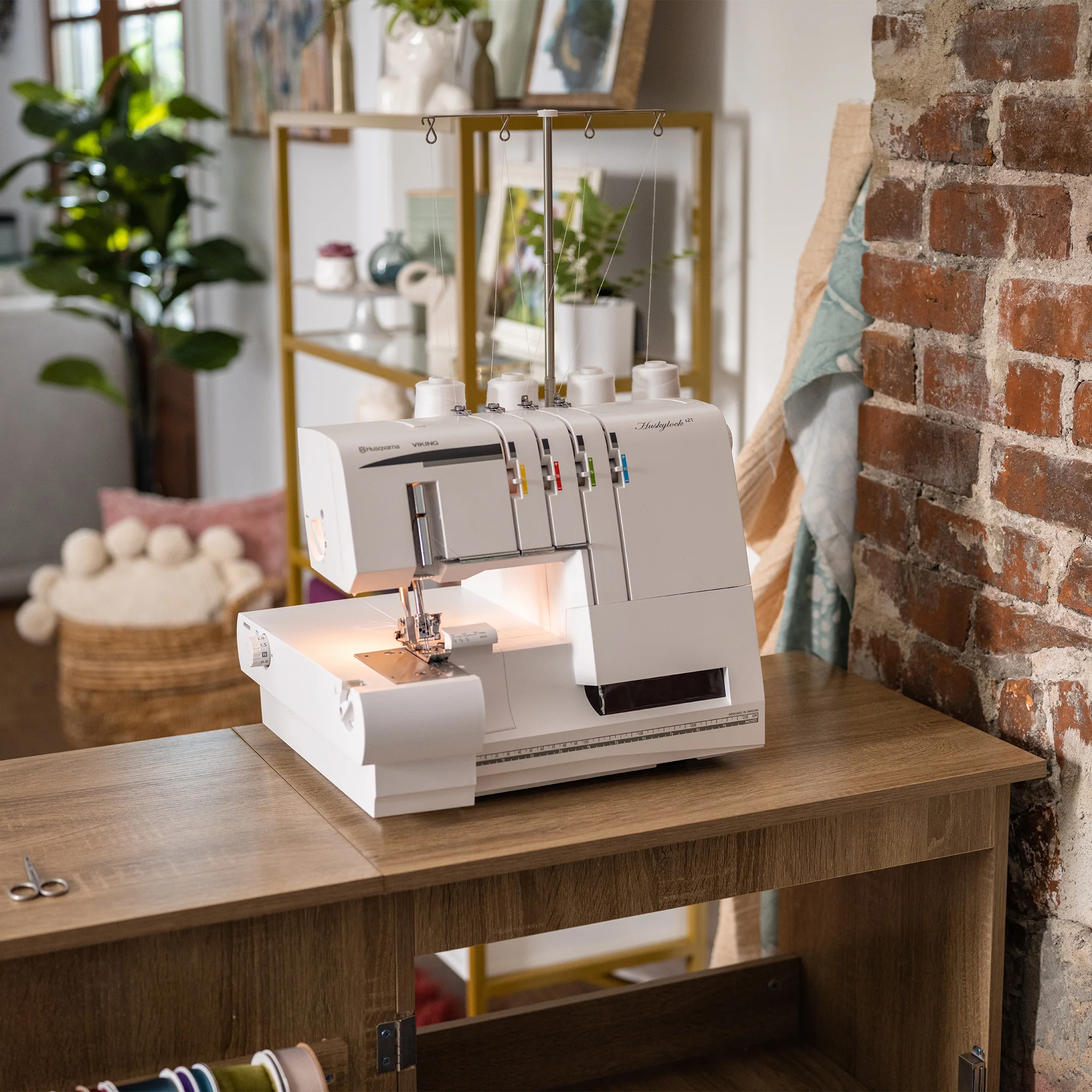 Factory Serviced Husqvarna Viking Huskylock S21 Serger - Image 5