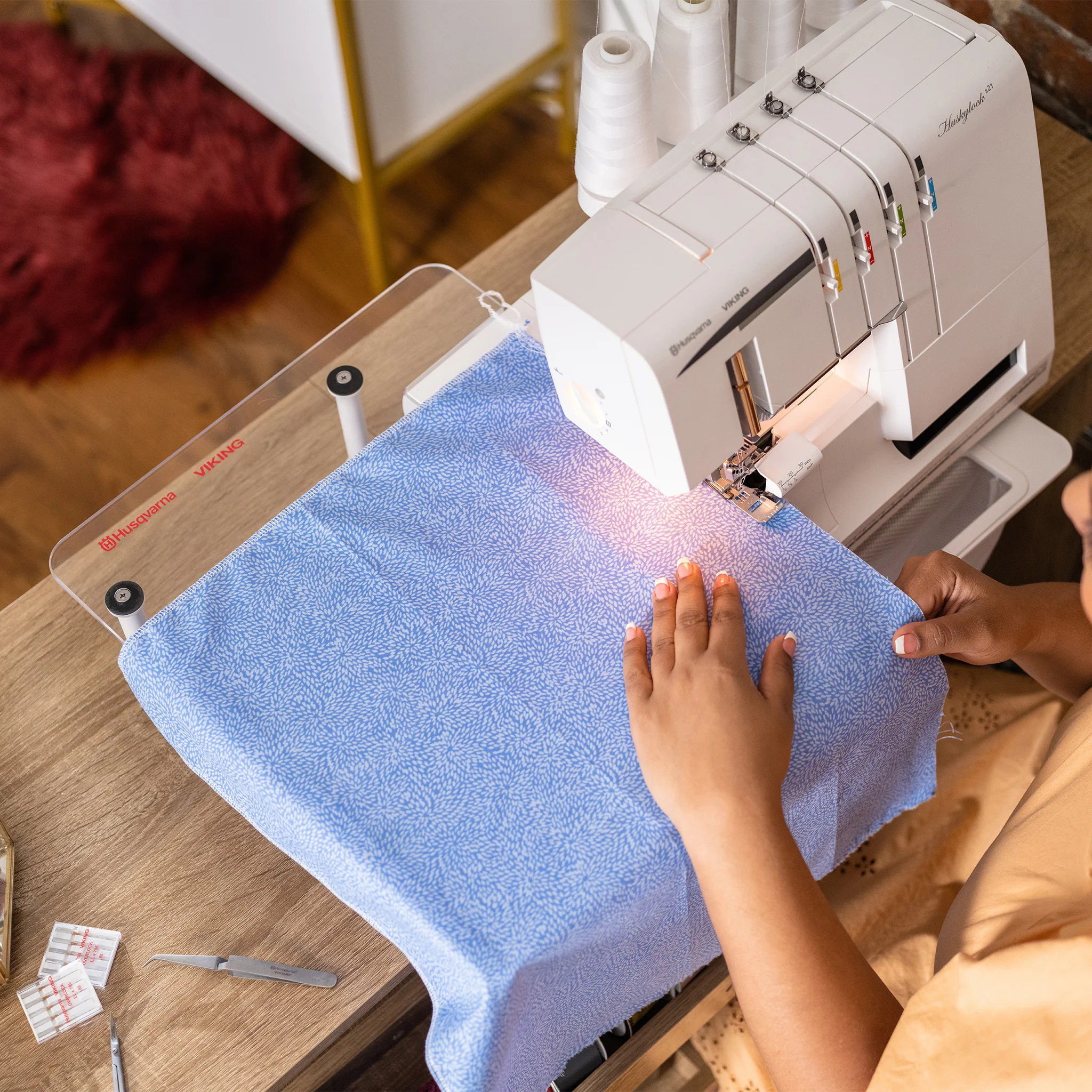 Factory Serviced Husqvarna Viking Huskylock S21 Serger - Image 6