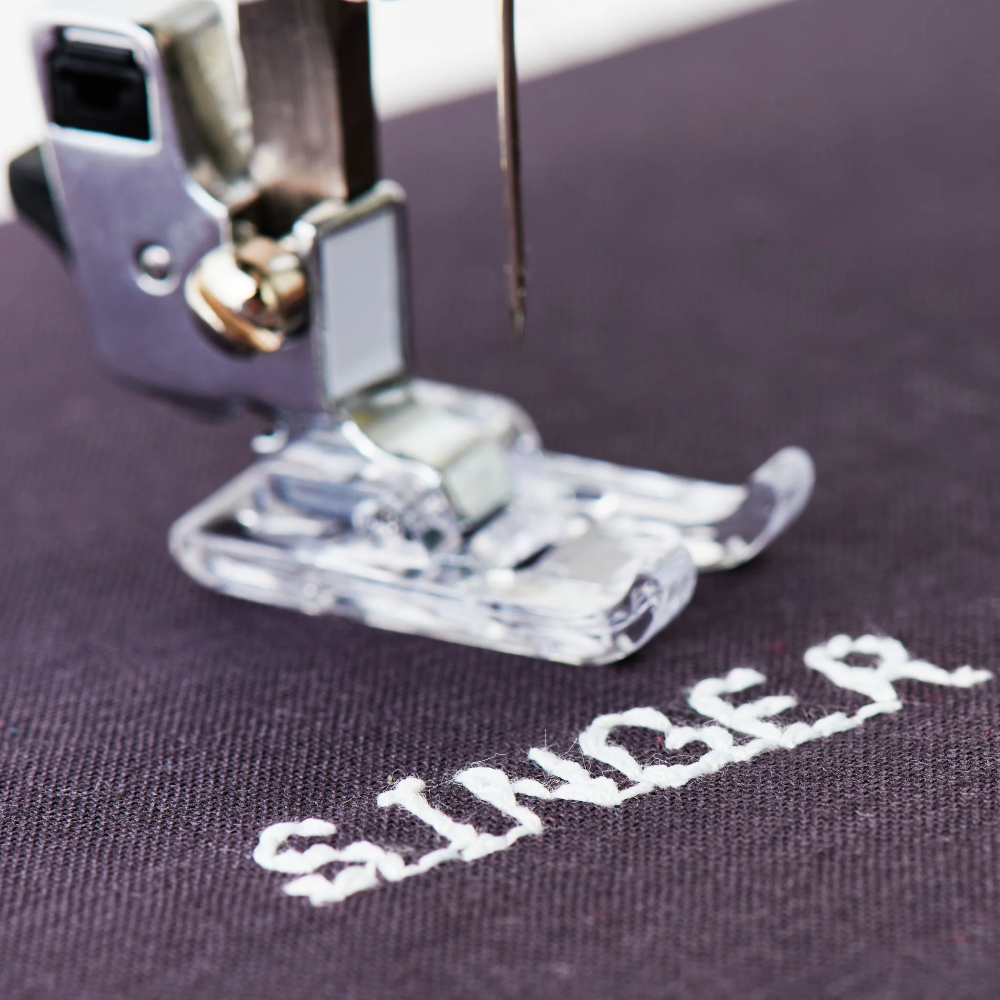 Factory Serviced Singer CE677 Elite Computerized Sewing Machine - Image 13