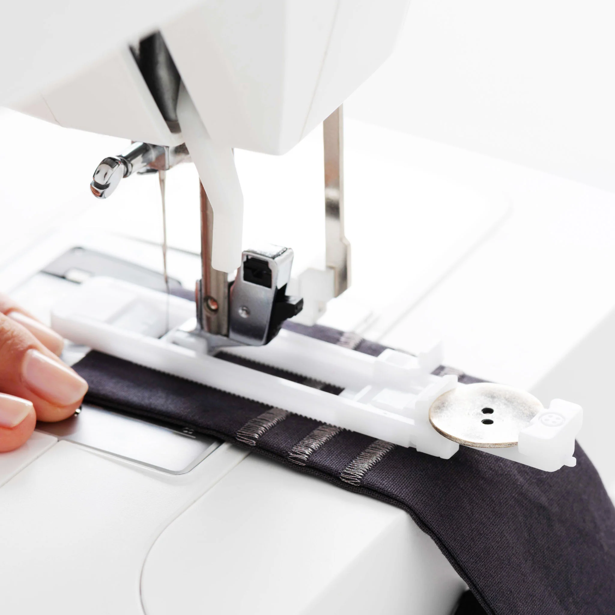 Factory Serviced Singer CE677 Elite Computerized Sewing Machine - Image 9