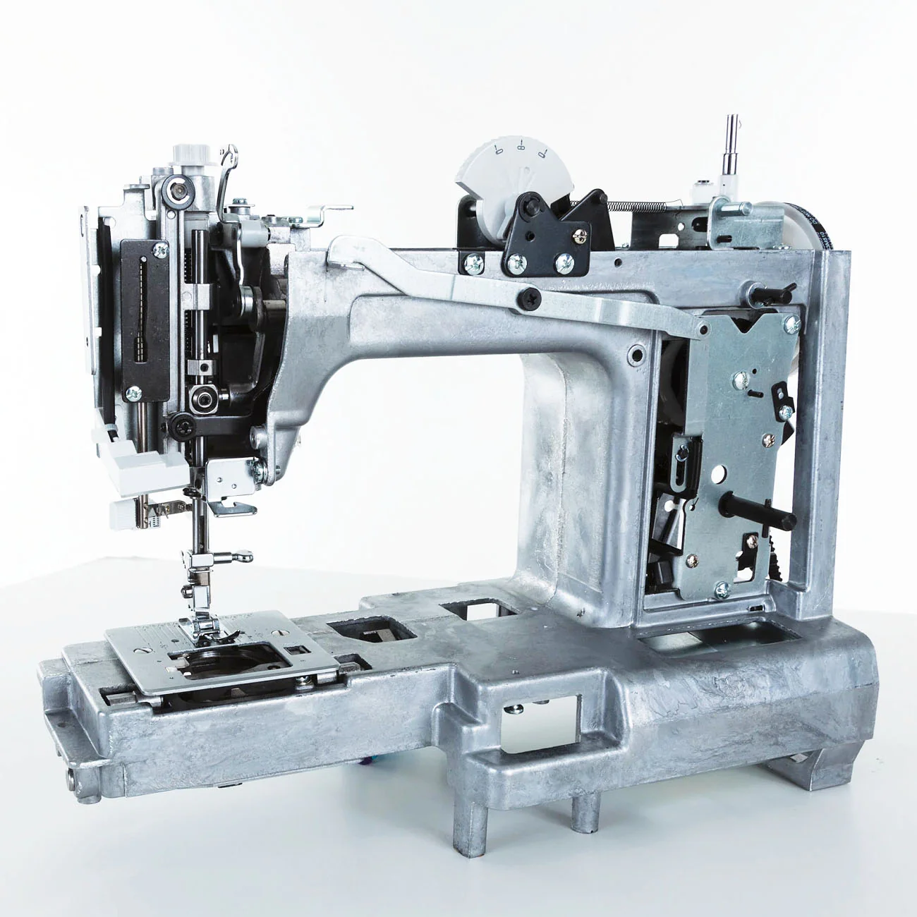 Factory Serviced Singer Heavy Duty 4432 Mechanical Sewing Machine - Image 4
