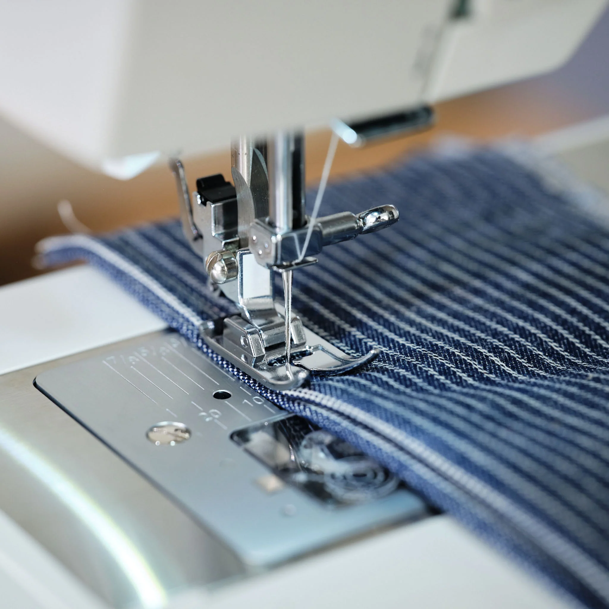 Factory Serviced Singer Heavy Duty 5523 Scholastic Mechanical Sewing Machine - Image 3