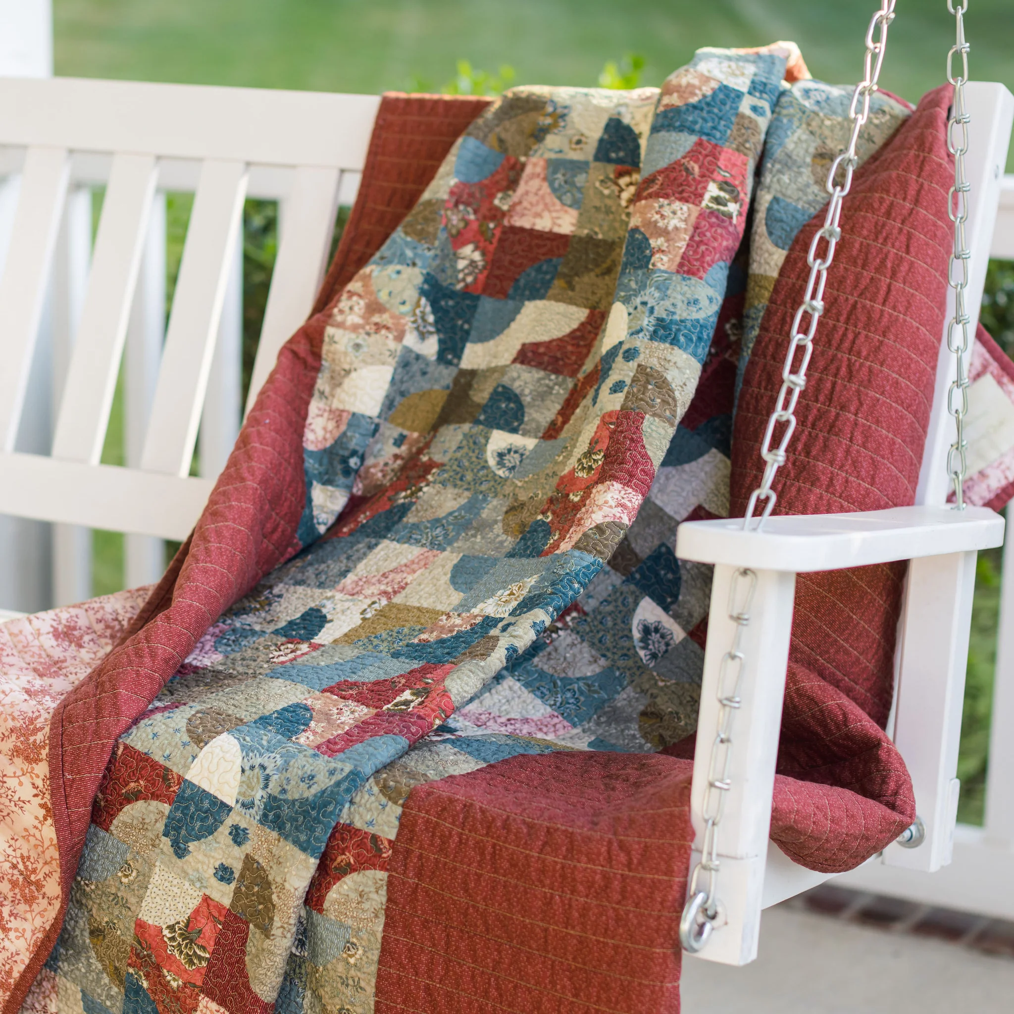 Garden Tale 108" Wide Quilt Backing - Floral Vine Onyx - Image 4