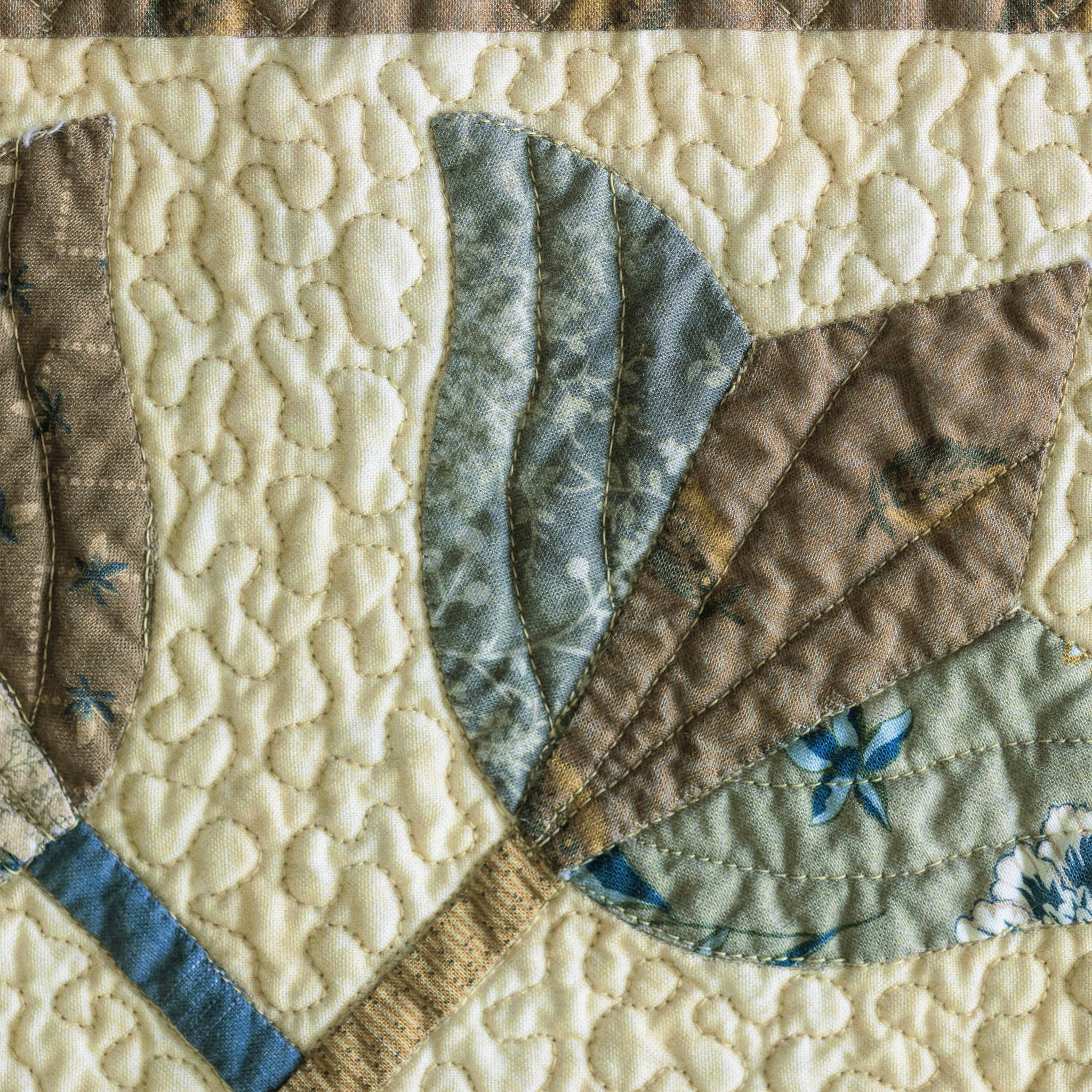 Garden Tale 108" Wide Quilt Backing - Floral Vine Onyx - Image 6