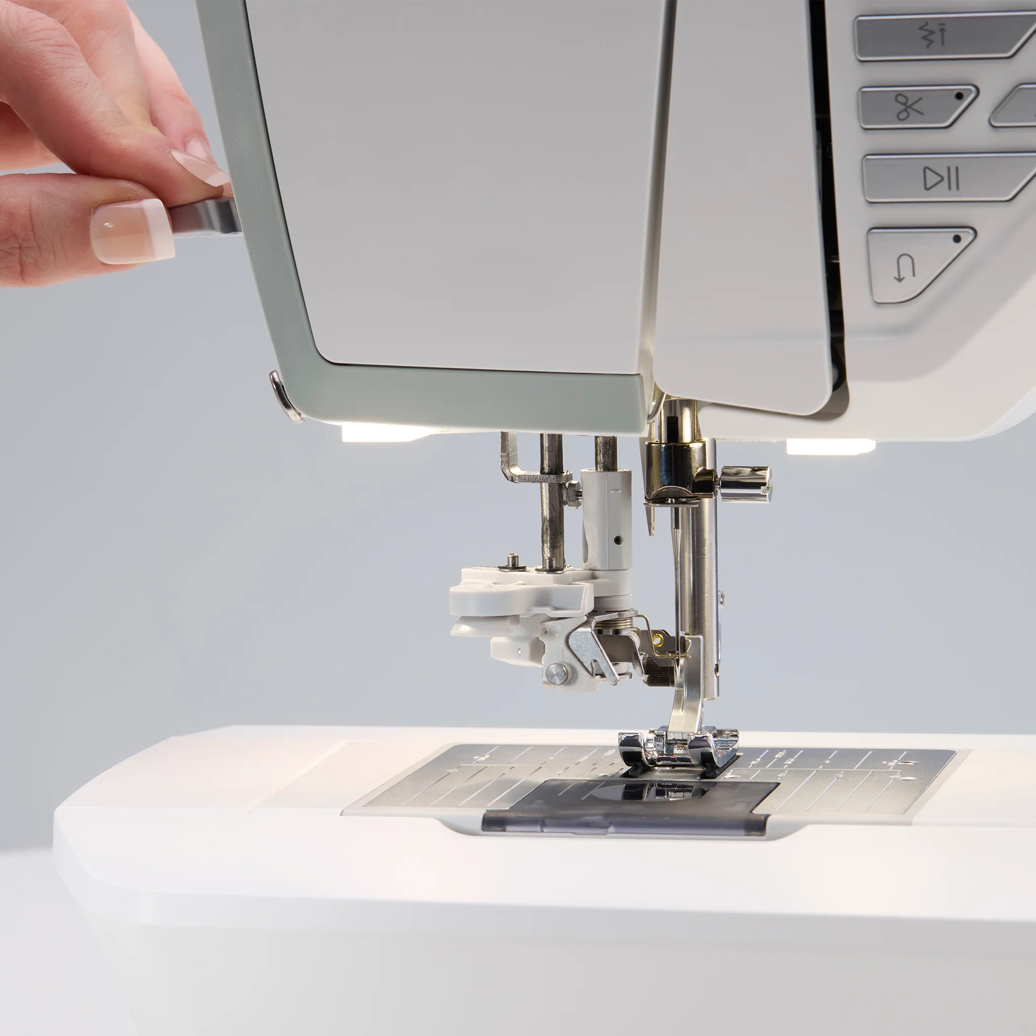 Husqvarna Viking Topaz 55Q Sewing Machine - Image 12