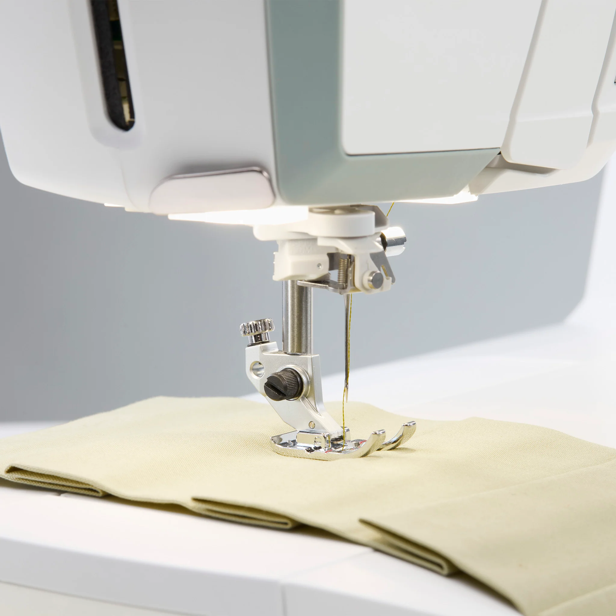 Husqvarna Viking Topaz 55Q Sewing Machine - Image 14