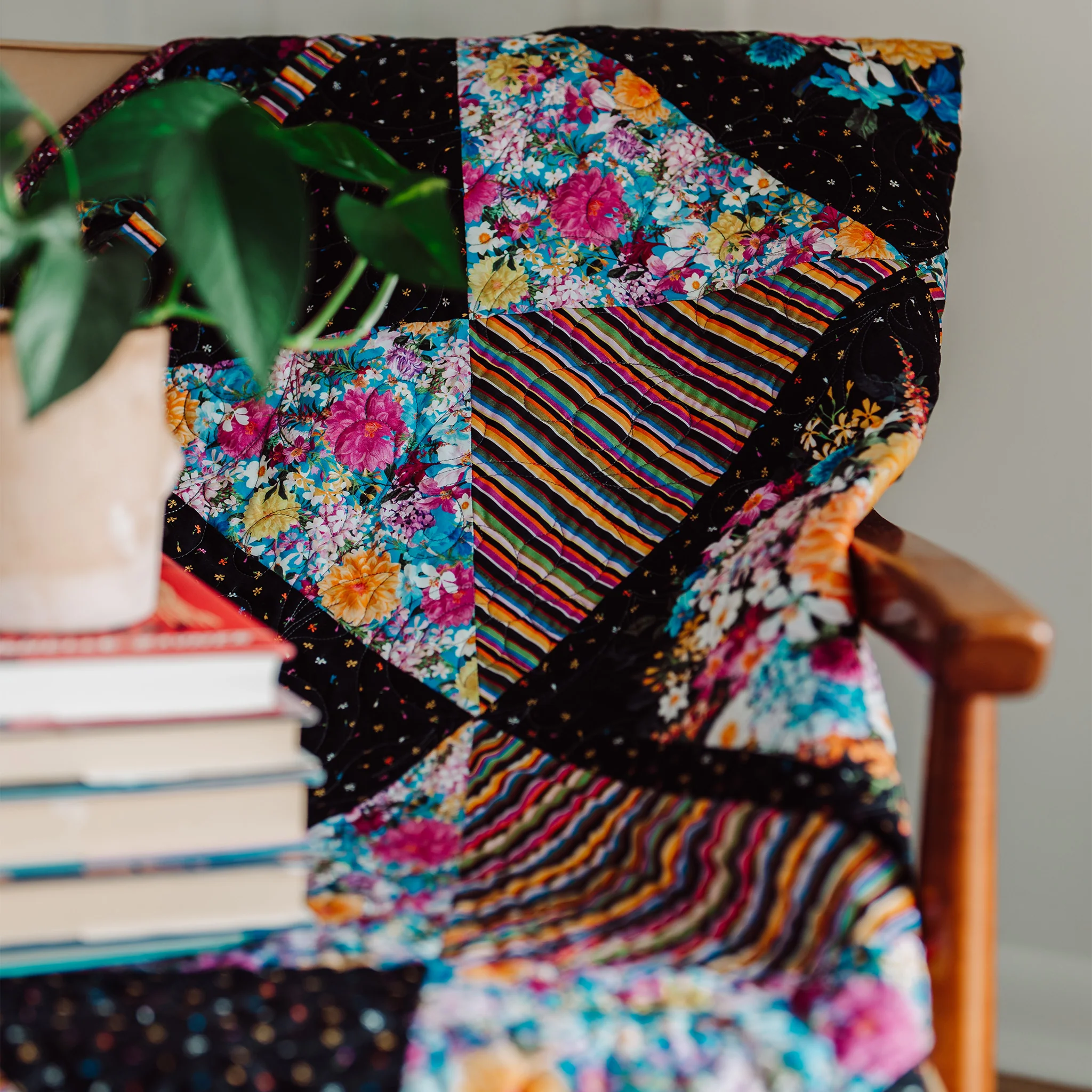Midnight Blooms 18pc Fat Quarter Bundle - Image 5