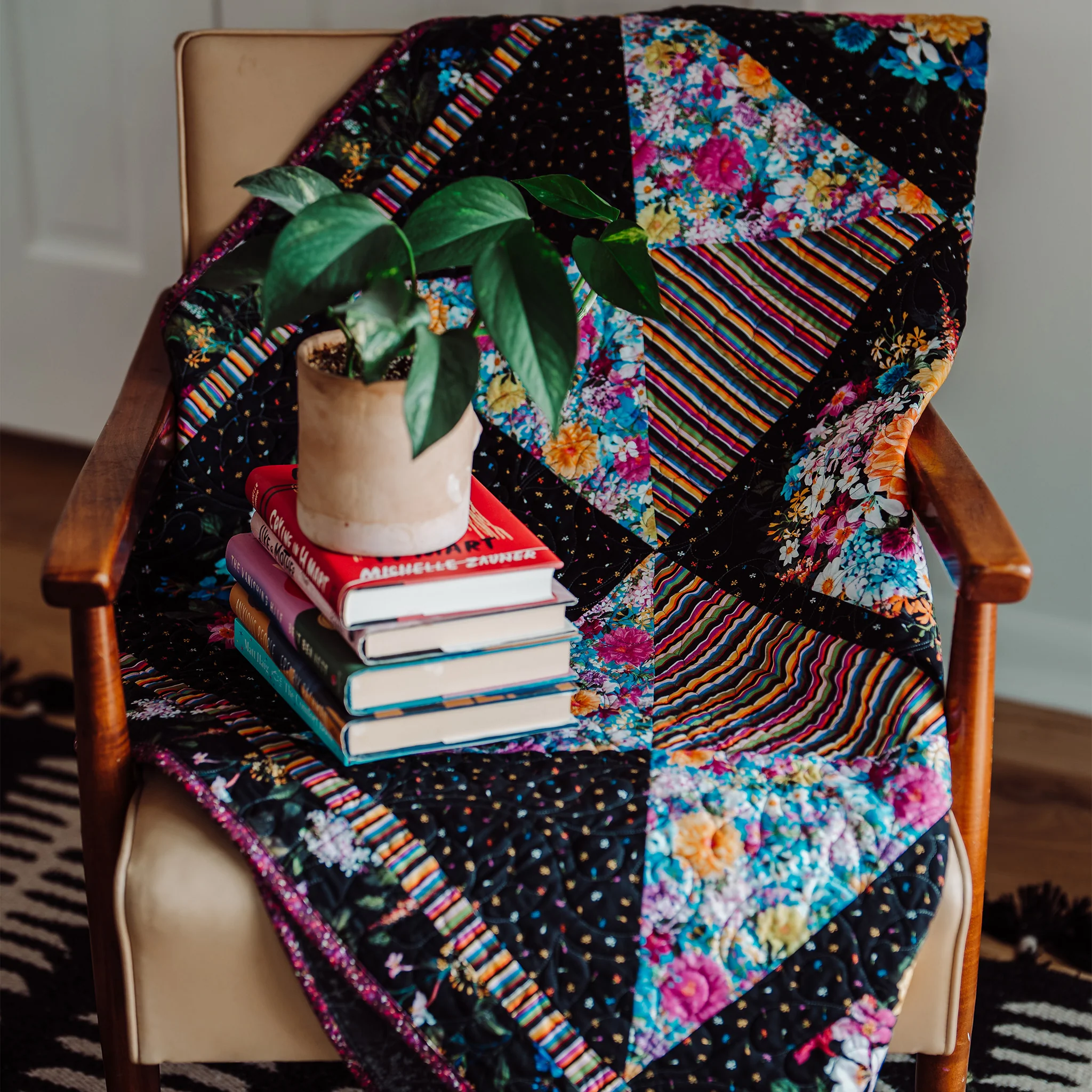 Midnight Blooms 18pc Fat Quarter Bundle - Image 4