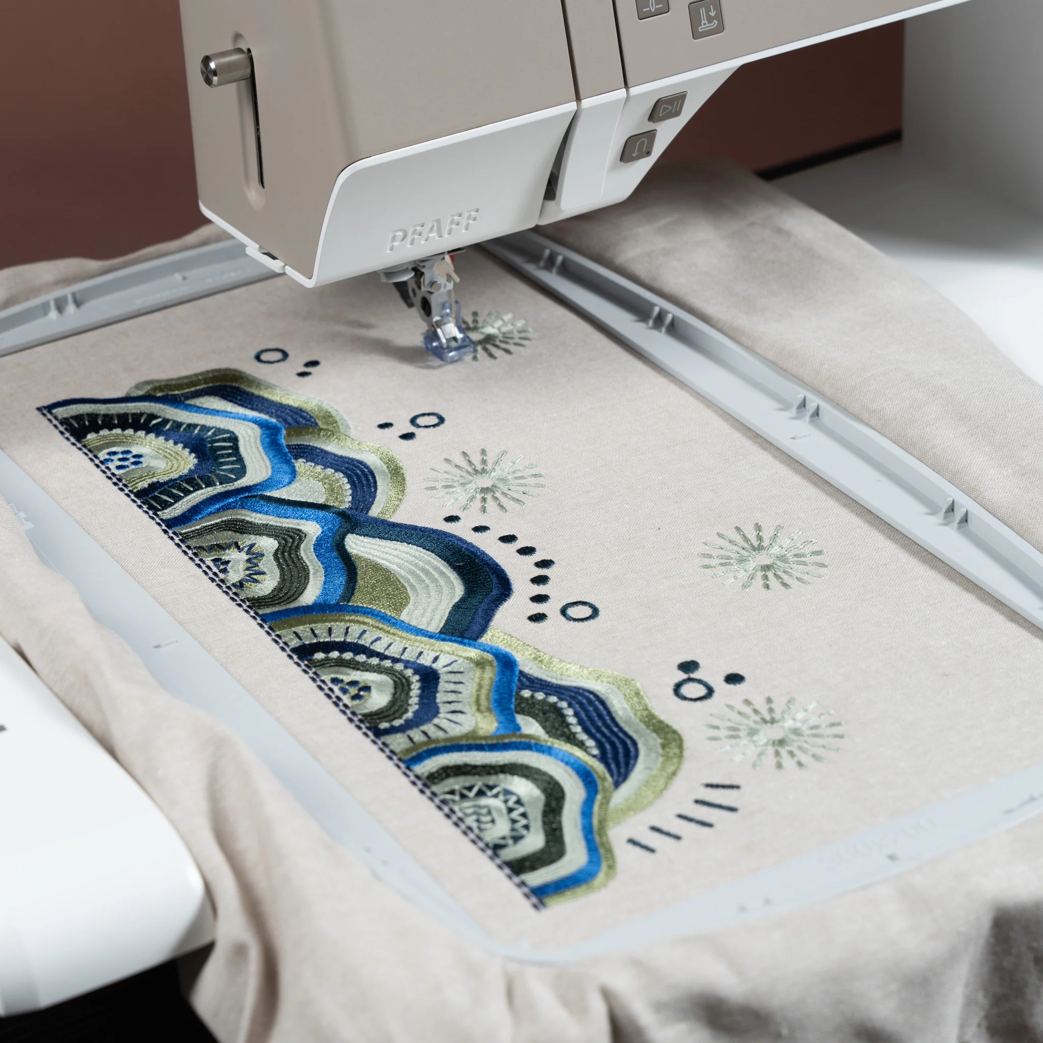 Pfaff Creative Elevate 680 Sewing & Embroidery Machine - Image 14